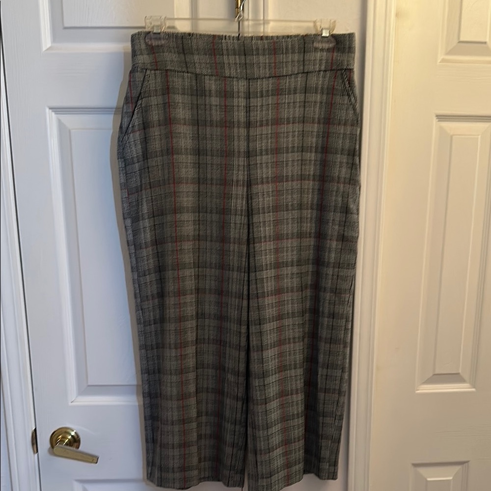 Candie’s Plaid Gray Cropped Pants Size Large